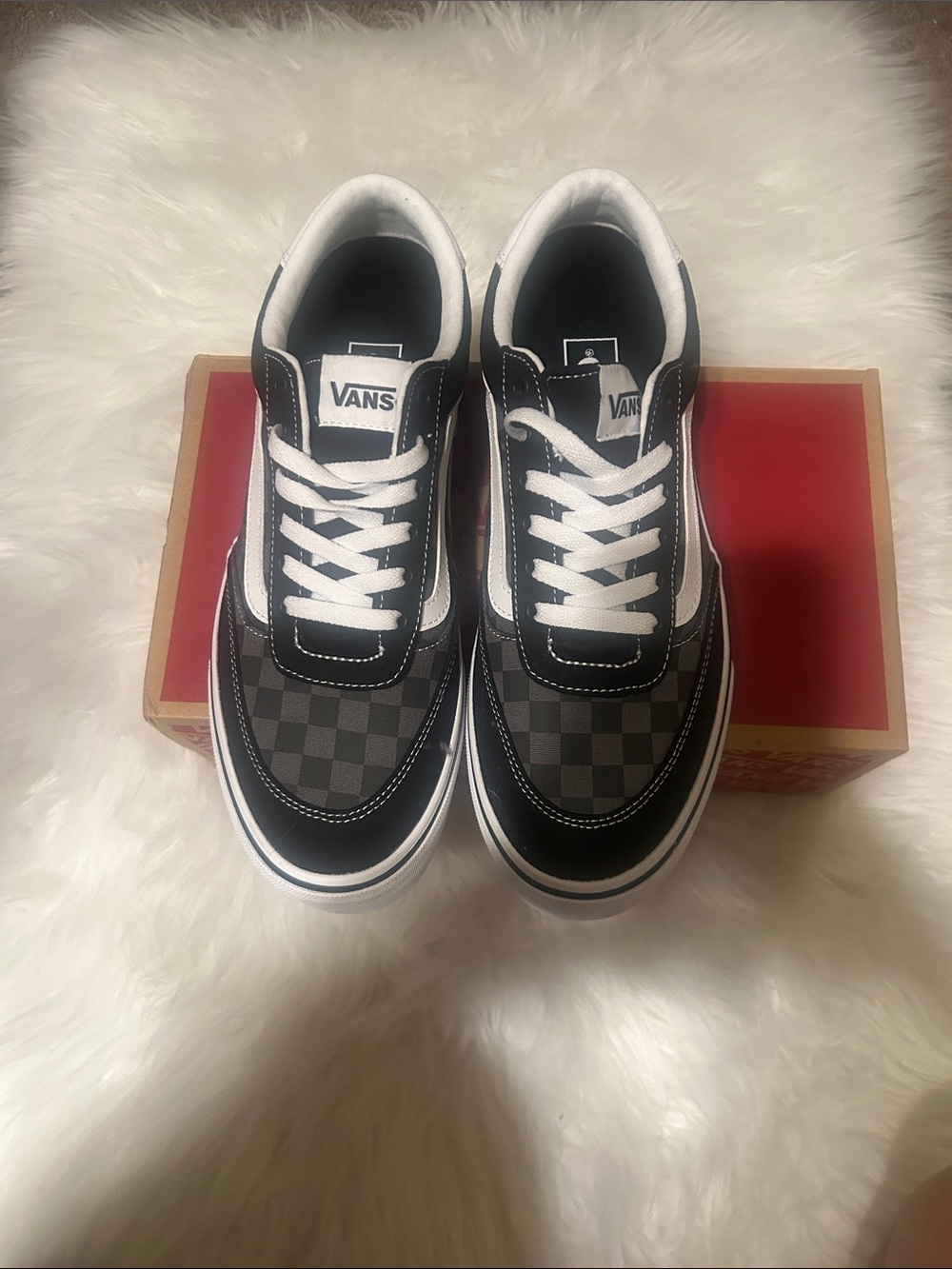 New in box Vans Men’s Black & Gray Checkerboard Old Skool Sneakers size 11